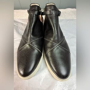 Elegant Black Leather Women's Boots